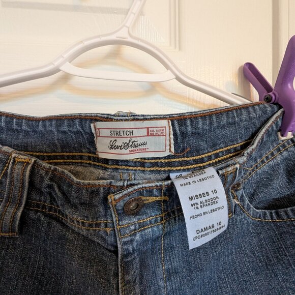 Levi Strauss |Signature Shorts | Stretch | Medium Wash | 10 | 5.5" INSEAM - Picture 3 of 8